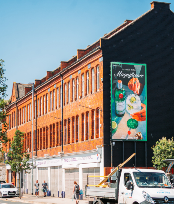 Work van driving past a Tanqueray advert on the Albertbridge Road DOOH sign